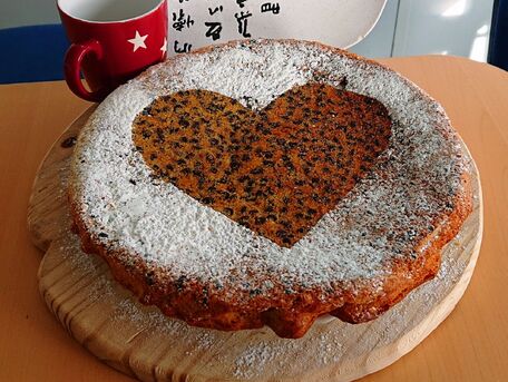 RECIPE MAIN IMAGE Gâteau d'amour au yaourt et pépites de chocolat