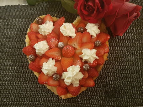RECIPE MAIN IMAGE Coeur d'amour aux fraises et son croustillant de nutella