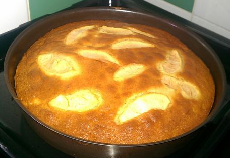RECIPE MAIN IMAGE Gâteau au yaourt et aux pommes