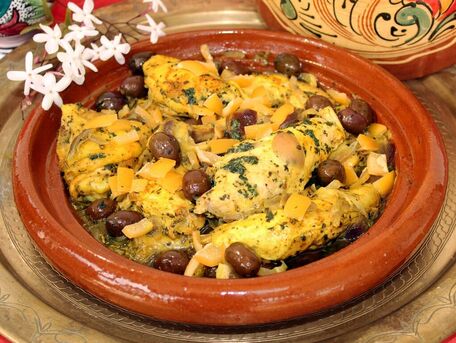 RECIPE MAIN IMAGE Tajine au poulet,  citron confits et olives de Kalamata 