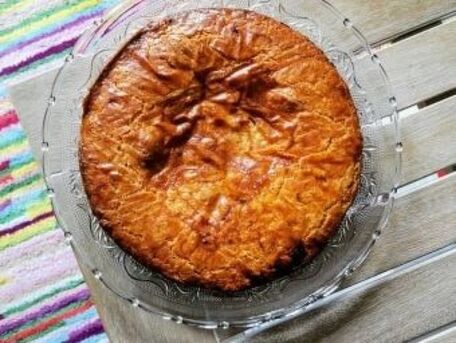 RECIPE MAIN IMAGE Gâteau basque à la confiture de cerise noire maison