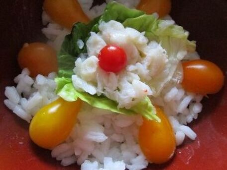 RECIPE MAIN IMAGE Salade de riz avec des miettes de crabe
