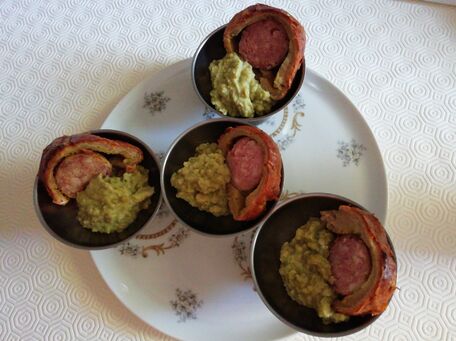 RECIPE MAIN IMAGE Médaillons de Saucisse de Morteau dans sa croûte de pain et sa purée de pois cassés bio