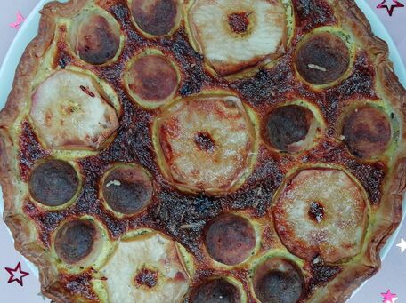 Tarte fine sucrée salée, au boudin blanc, pommes et miel RECIPE MAIN IMAGE Tarte fine sucrée salée, au boudin blanc, pommes et miel