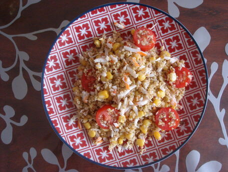 RECIPE MAIN IMAGE Salade de céréales au surimi, maïs et tomates cerises