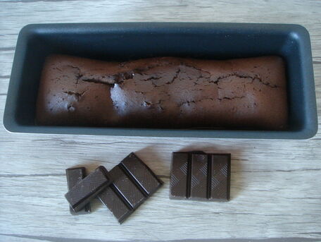 RECIPE MAIN IMAGE Cake au chocolat noir & amande facile
