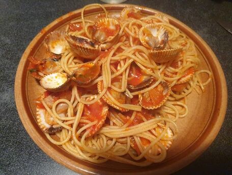 RECIPE MAIN IMAGE Spaghetti à la sauce tomate et aux coques