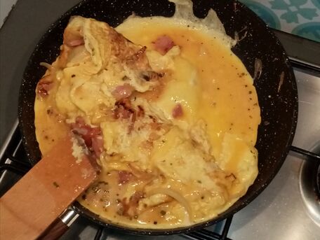 RECIPE MAIN IMAGE Omelette oignon/ventrêche/chorizo