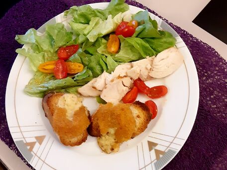 RECIPE MAIN IMAGE Salade camembert et poulet