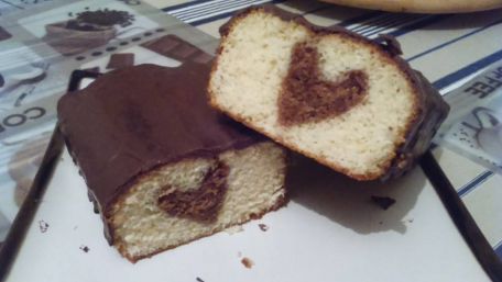 RECIPE MAIN IMAGE Cake vanillé, Coeur chocolaté