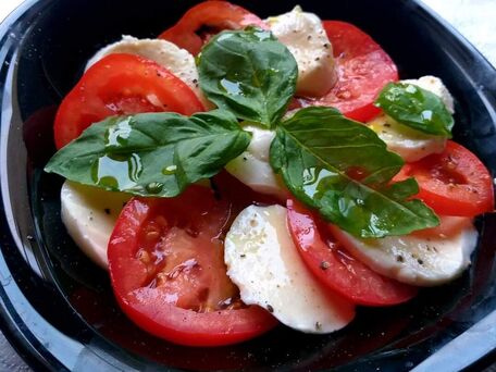 RECIPE MAIN IMAGE Tomate à la mozzarella et basilique 