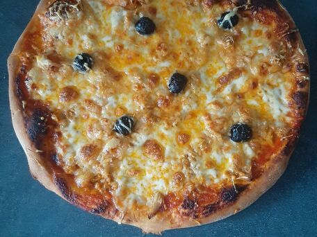 RECIPE MAIN IMAGE Pizza thon olive mozzarella Emmental 