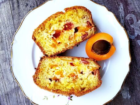 RECIPE MAIN IMAGE Cake moelleux à l'abricot amande et huile d'olive