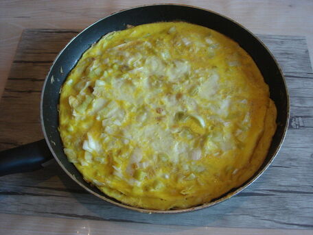 RECIPE MAIN IMAGE Omelette aux poireaux & à la mozzarella