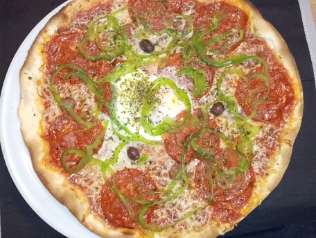 RECIPE MAIN IMAGE pizza chorizo poivron vert