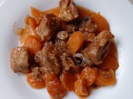 RECIPE MAIN IMAGE Sauté de veau aux carottes et champignons