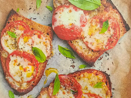 RECIPE MAIN IMAGE BRUSCHETTA tomate & mozzarella 