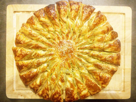 RECIPE MAIN IMAGE Tarte feuilletée Soleil au  Pesto alla Genovese.
