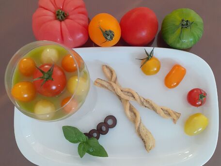 RECIPE MAIN IMAGE Gaspacho de concombre et courgette aux tomates cerises