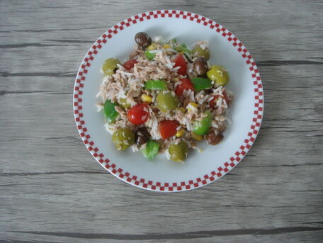 RECIPE MAIN IMAGE Salade de thon, riz & compagnie... et olives à la marocaine