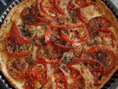 RECIPE MAIN IMAGE Tarte tomates fraîches et fromage de chèvre frais