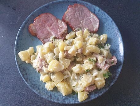 RECIPE MAIN IMAGE Schiffala (Palette de porc et sa salade de pommes de terre) recette alsacienne 