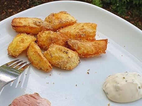 RECIPE MAIN IMAGE Potatoes au four accompagnées de leur sauce spécial pommes de terre