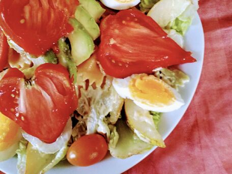 RECIPE MAIN IMAGE Salade farfale à l'avocat, tomates et poire