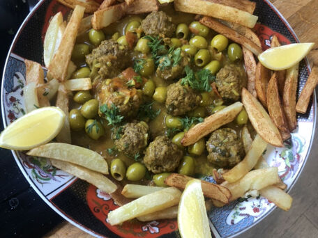 RECIPE MAIN IMAGE Tajine boulettes / olives et ses frites maisons !