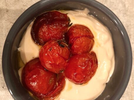 RECIPE MAIN IMAGE Tomates cerise confites au la crème de Fêta !