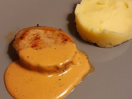 RECIPE MAIN IMAGE Grenadins de veau sauce foie gras et écrasé de pommes de terre