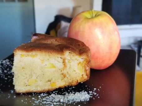 RECIPE MAIN IMAGE Gâteau moelleux pommes poudre d\'amande