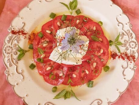 RECIPE MAIN IMAGE Salade tomate, mozza, huile d'olive et miel