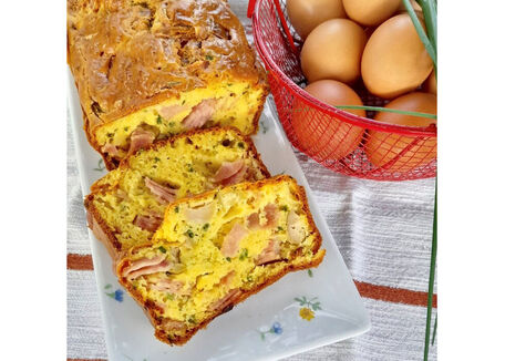 RECIPE MAIN IMAGE Cake revisité au jambon, olives et ciboulette