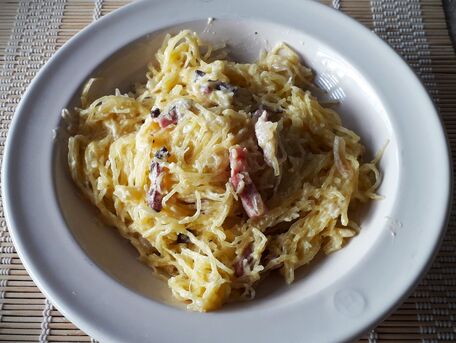 RECIPE MAIN IMAGE Courge spaghetti aux lardons et à la crème