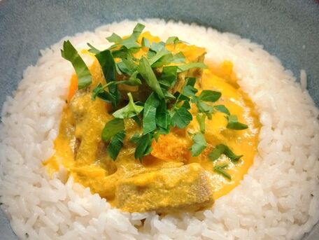RECIPE MAIN IMAGE Curry de thon rouge au lait de coco