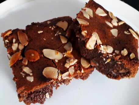 RECIPE MAIN IMAGE Brownie au chocolat praliné 