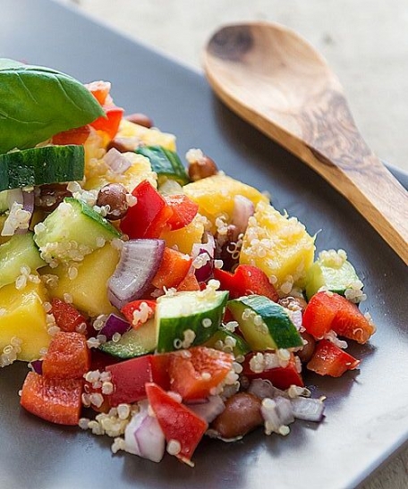 RECIPE MAIN IMAGE Salade de quinoa à la mangue, au poivron et au concombre
