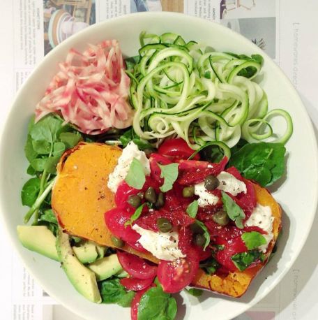 RECIPE MAIN IMAGE Salade fraîcheur végétarienne complète à la mozzarella 