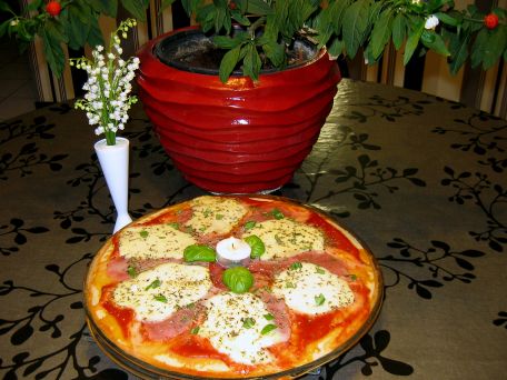 RECIPE MAIN IMAGE Pizza fait maison à la Mozzarella