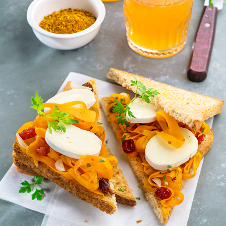 RECIPE MAIN IMAGE Sandwiches orientaux, carottes, raisins et en cas de caprice