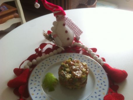 RECIPE MAIN IMAGE Saumon en tartare pour un Noël féérique