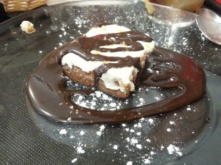 RECIPE MAIN IMAGE Gateau au chocolat garni de Chantilly