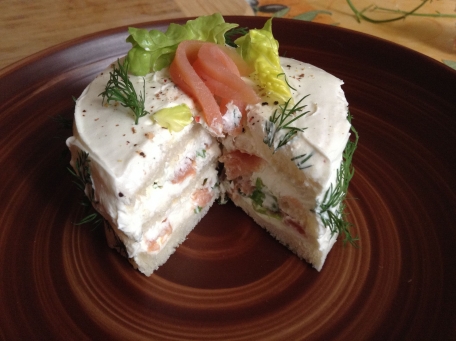 RECIPE MAIN IMAGE Sandwich cake individuel au saumon fumé 