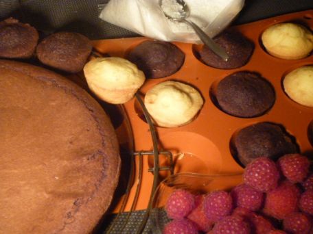 RECIPE MAIN IMAGE Le fondant au chocolat et ses mini muffin en duo -- pour un Joyeux Anniversaire CARREFOUR