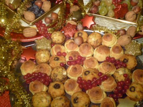 RECIPE MAIN IMAGE Assortiment de petits choux et mini cakes, pour un apéritif de fêtes avec Carrefour 