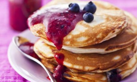RECIPE MAIN IMAGE Pancakes moelleux aux myrtilles avec Maïzena®
