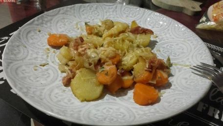 RECIPE MAIN IMAGE Pôelée de carottes, endives et pommes de terre
