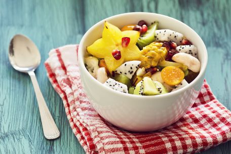 RECIPE MAIN IMAGE Salade de kiwis au fruit de la passion et aux noix