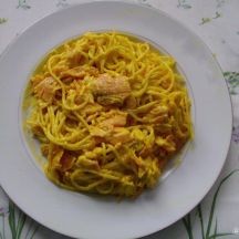 Spaghettis ou pâtes à la truite fumée et au soja